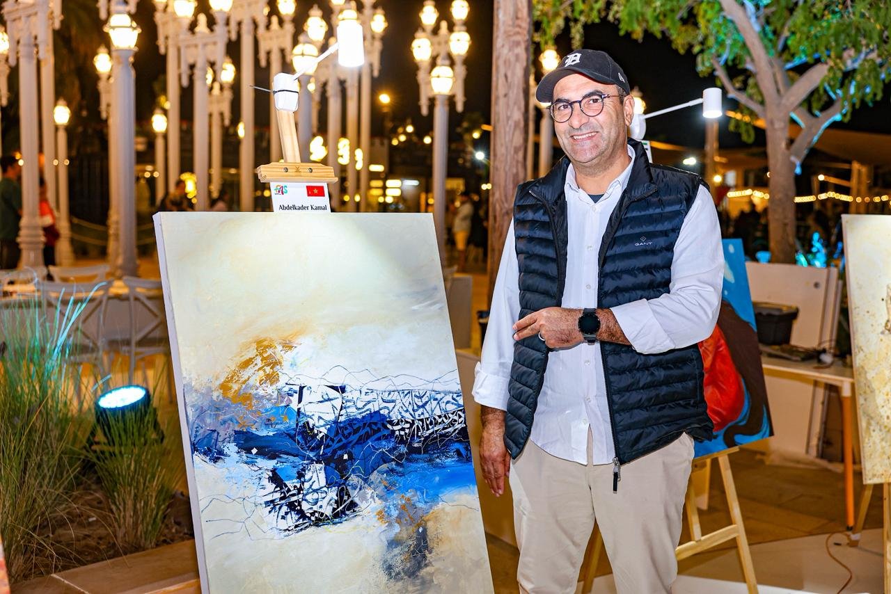 التشكيلي المغربي عبدالقادر كمال يشارك في ملتقى الفنانين بالفجيرة 