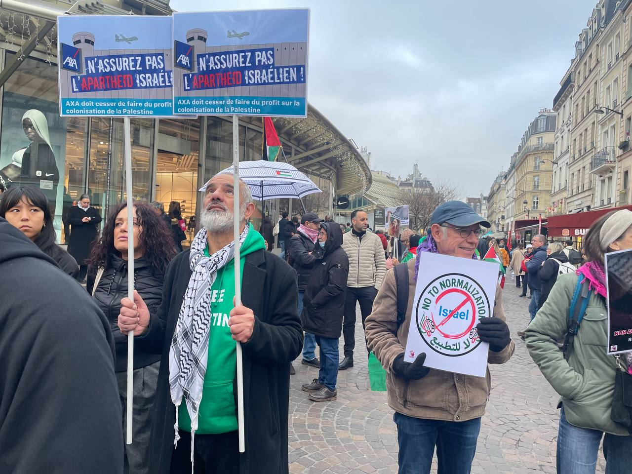 مظاهرة حاشدة في باريس احتجاجا على نهج ترامب في المنطقة 