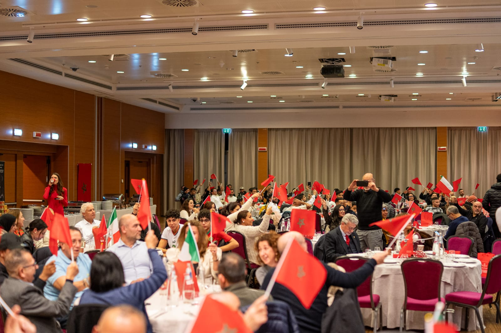 مغاربة إيطاليا يحتفلون الانجازات القارية الكروية للمغرب 