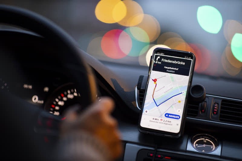 سائق تطبيق نقل ذكي يتعرض لسرقة سيارته بالرباط بعد حيلة علبة السجائر 