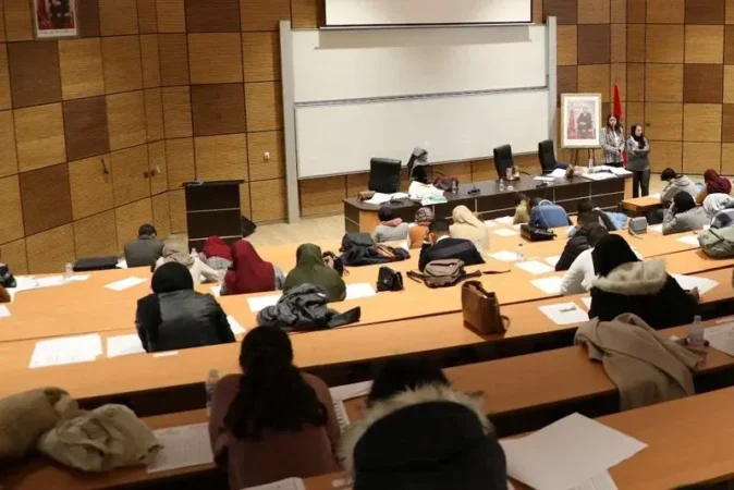 رسوم التوقيت الميسر تفتح ملف أموال التكوينات المستمرة.. من يتحمل مسؤولية مستحقات الأساتذة في جامعات الرباط والدار البيضاء؟